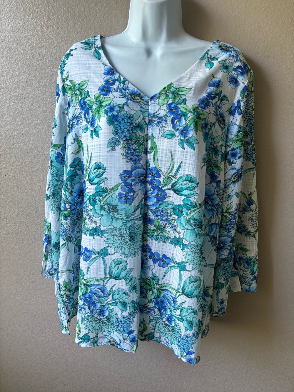 new directions Floral V-Neck Tunic in Blue & Teal Green